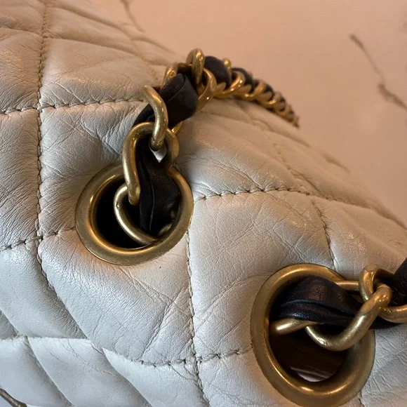CHANEL Quilted Lambskin White Bag - Picture 14 of 17